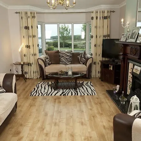Rusheen Bay House בית הארחה 4*